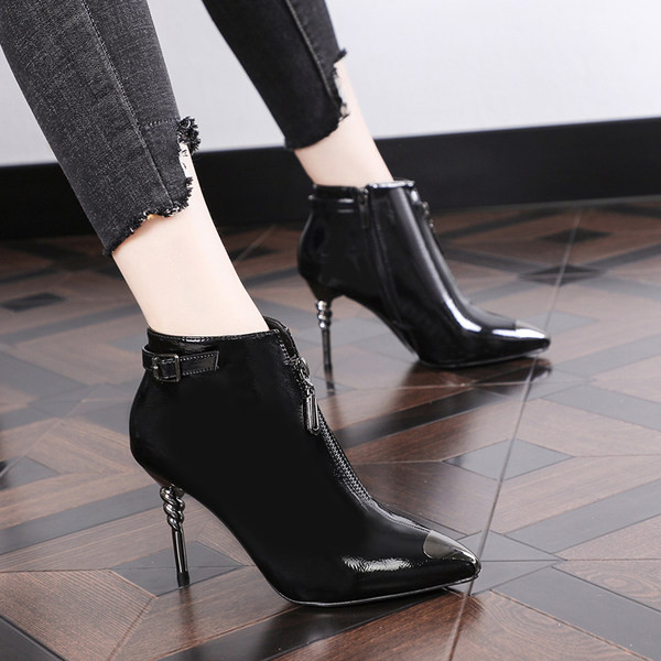 Ženske čizme od eko kože - model na špic