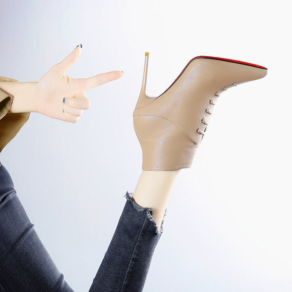 Ženske čizme od umjetne kože na špic s vezicama