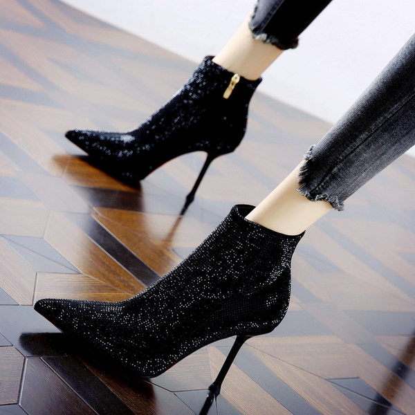 Elegantne ženske čizme na špic s tankom petom od 9 cm