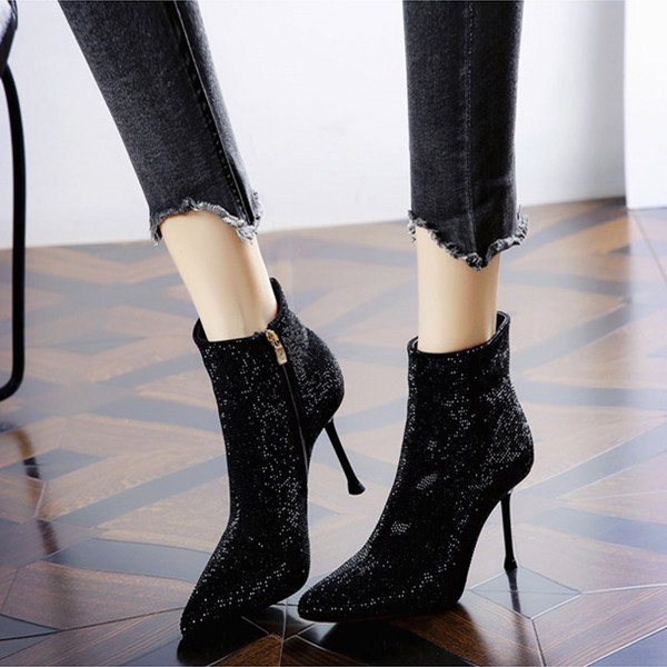 Elegantne ženske čizme na špic s tankom petom od 9 cm