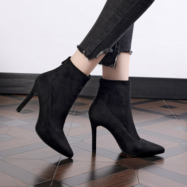 Elegantne ženske čizme od eko brušene kože jednobojni model s tankom petom