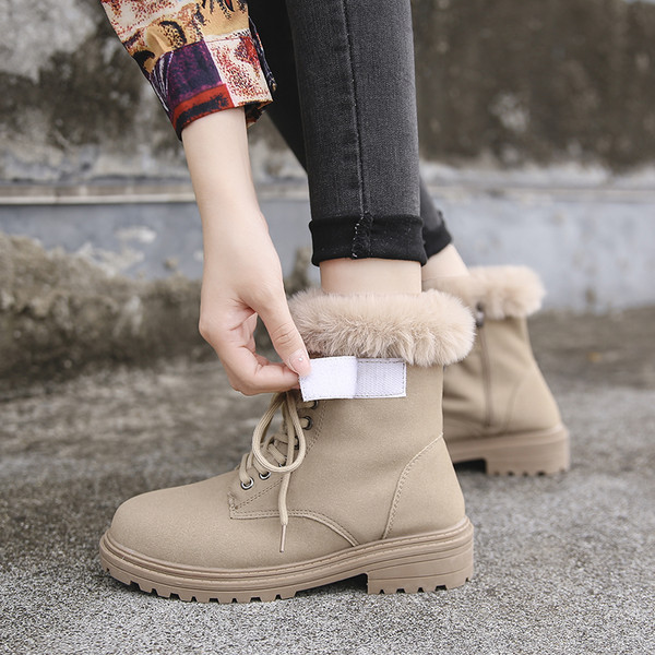 Ženske čizme s toplom postavom i grubim potplatom