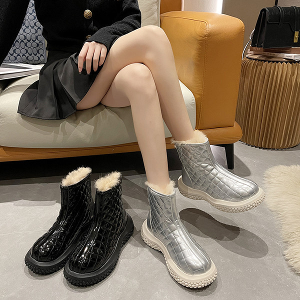 Ženske čizme od eko kože sa grubim đonom - podstavljene