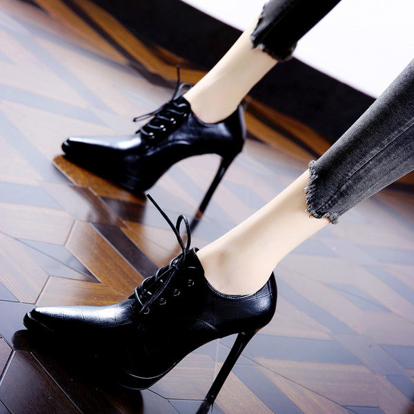 Ženske čizme na petu i pertlu - 10 cm