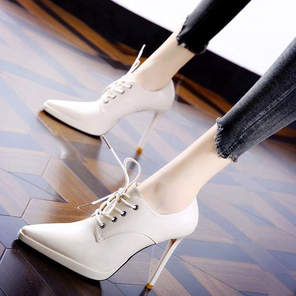 Ženske čizme na petu i pertlu - 10 cm