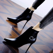 Дамски боти с катарама и тънък ток