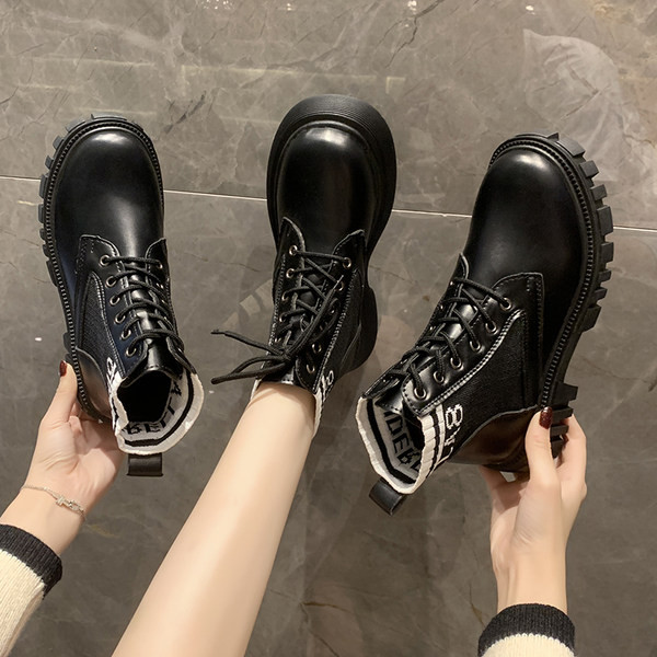 Ležerne kožne čizme s vezicama i natpisom