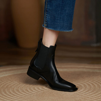 Дамски кожени боти с ластик 