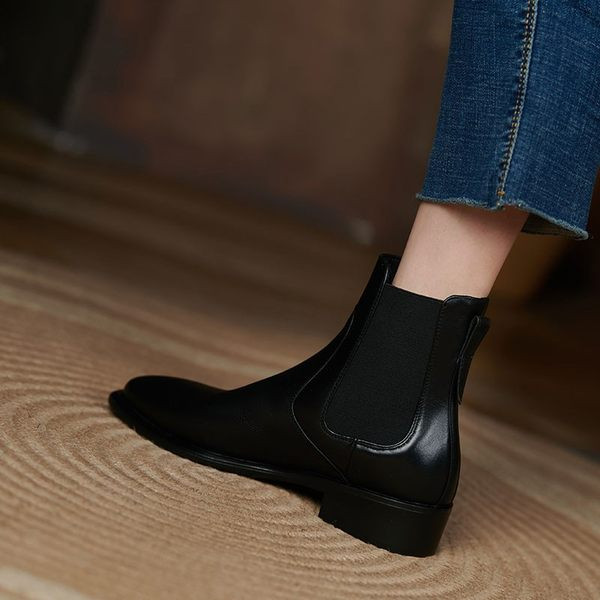 Дамски кожени боти с ластик 