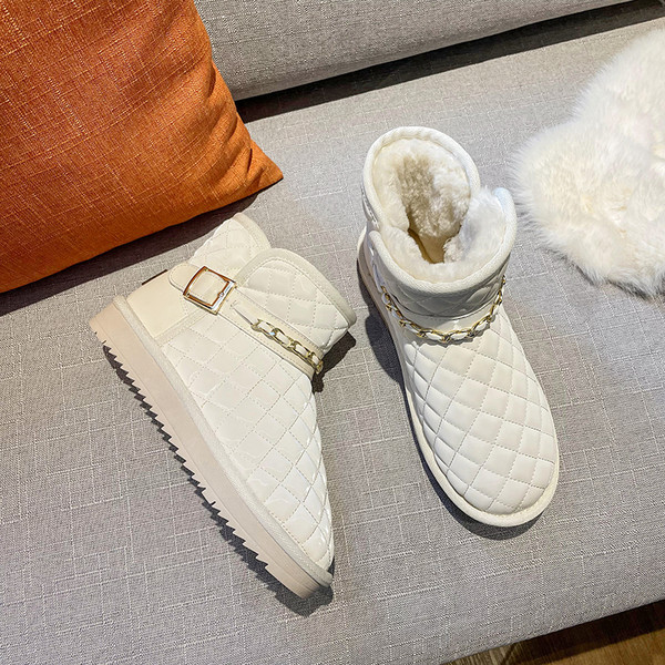 Zimske čizme od proštepane eko kože sa metalnim lancem