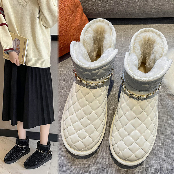 Zimske čizme od proštepane eko kože sa metalnim lancem