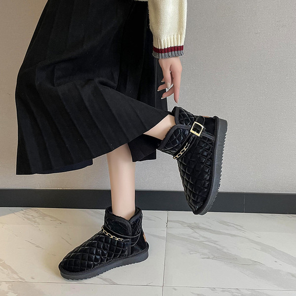 Zimske čizme od proštepane eko kože sa metalnim lancem