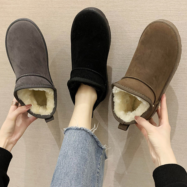 Ženske čizme s podstavom od baršuna i ravnim potplatom