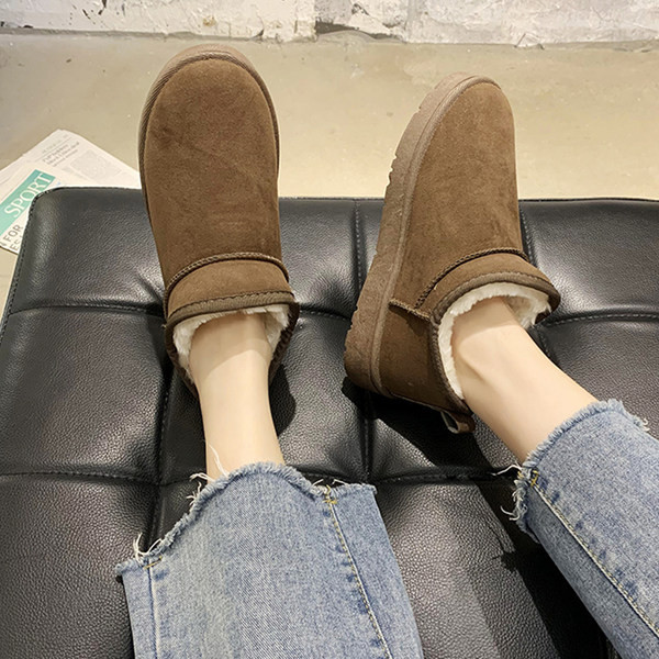 Ženske čizme s podstavom od baršuna i ravnim potplatom