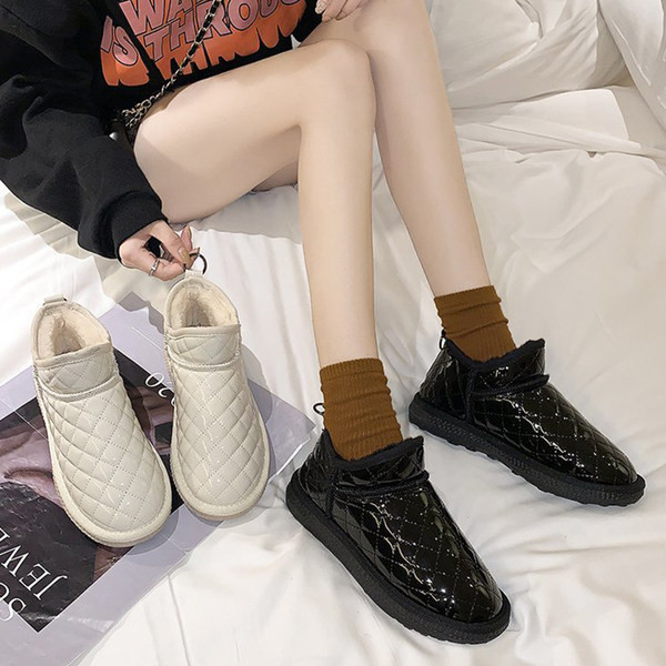 Aktuelne ženske čizme od eko kože sa ravnim đonom