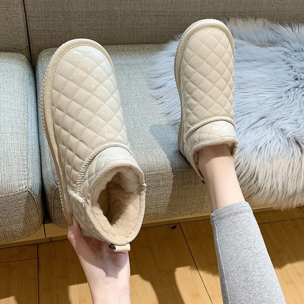 Aktuelne ženske čizme od eko kože sa ravnim đonom