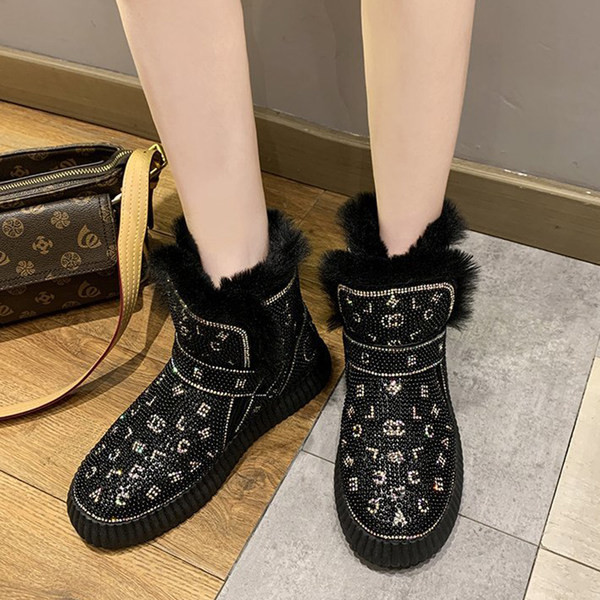 Ženske kožne čizme s perlama i puhom