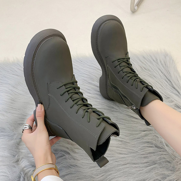 Ženske čizme s ravnim potplatom i vezicama