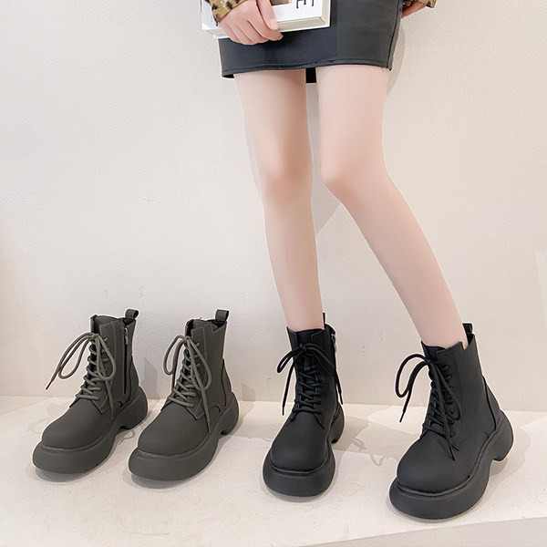 Ženske zimske čizme na pertlu u sivoj i crnoj boji