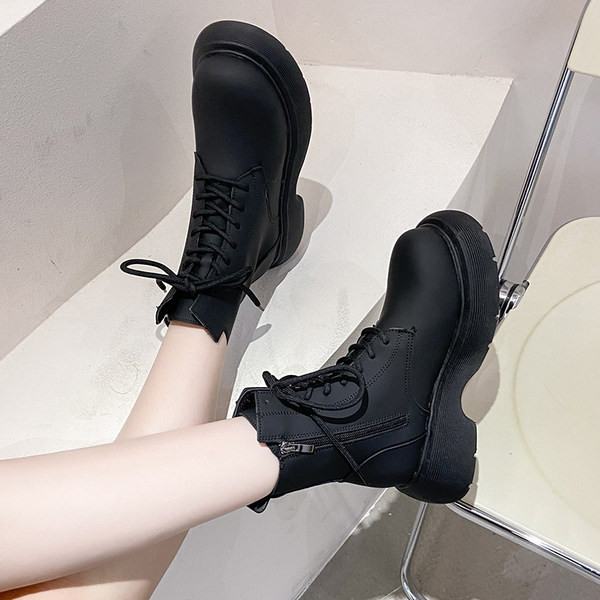 Ženske zimske čizme na pertlu u sivoj i crnoj boji