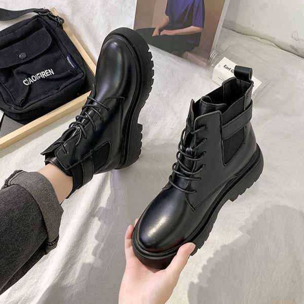 Ženske moderne čizme od eko kože sa kopčom u dva modela