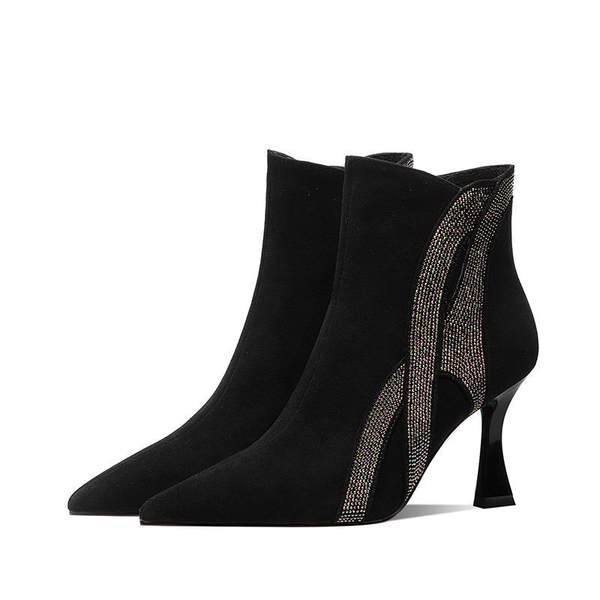 Ženske čizme s kamenčićima i potpeticama