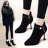 Novi model ženskih čizama na špic sa kožnim remenom