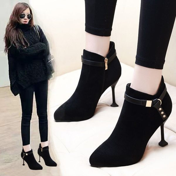 Novi model ženskih čizama na špic sa kožnim remenom