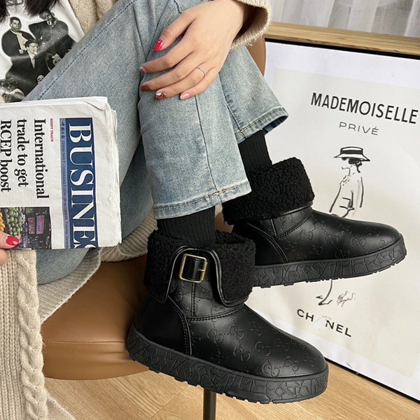 Kožne čizme s toplom postavom i kopčom