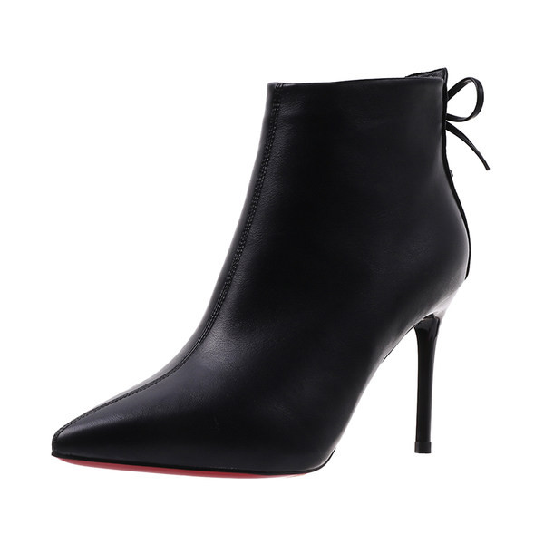 Ženske jesenske čizme od eko kože model na špic sa patentnim zatvaračem