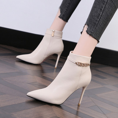 Elegantne ženske čizme na špic s kopčom