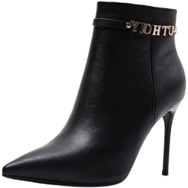 Elegantne ženske čizme na špic s kopčom