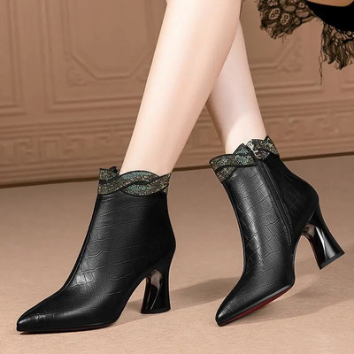 Elegantne ženske čizme na špic od eko kože sa debelom petom