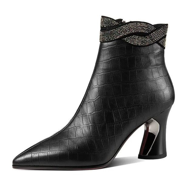 Elegantne ženske čizme na špic od eko kože sa debelom petom