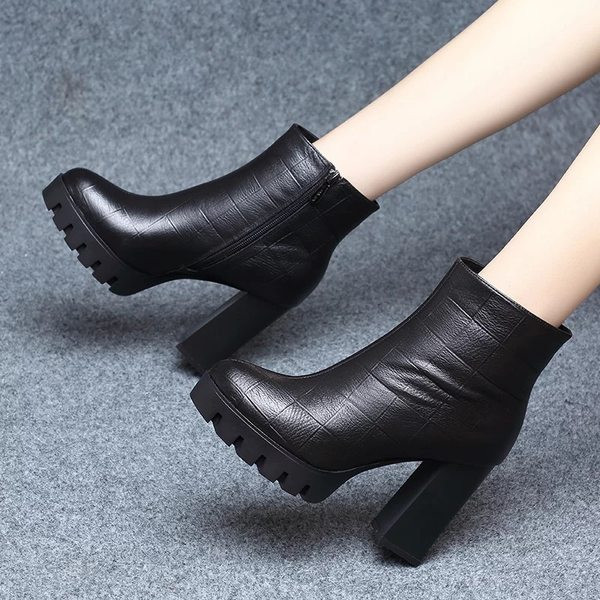 Ženske zimske čizme s visokom debelom petom i grubim potplatom