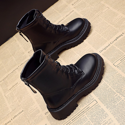 Običan model ženskih čizama od umjetne kože s patentnim zatvaračem