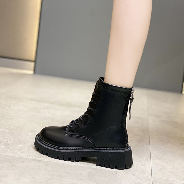 Običan model ženskih čizama od umjetne kože s patentnim zatvaračem