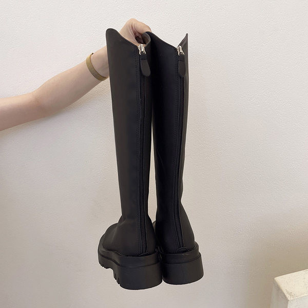 Ležerne čizme s ravnim potplatom