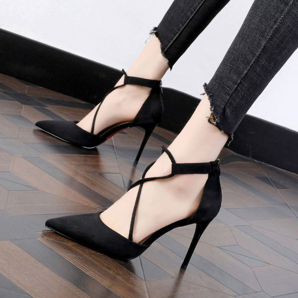 Elegantne ženske cipele na špic s patentnim zatvaračem i petom 8 cm