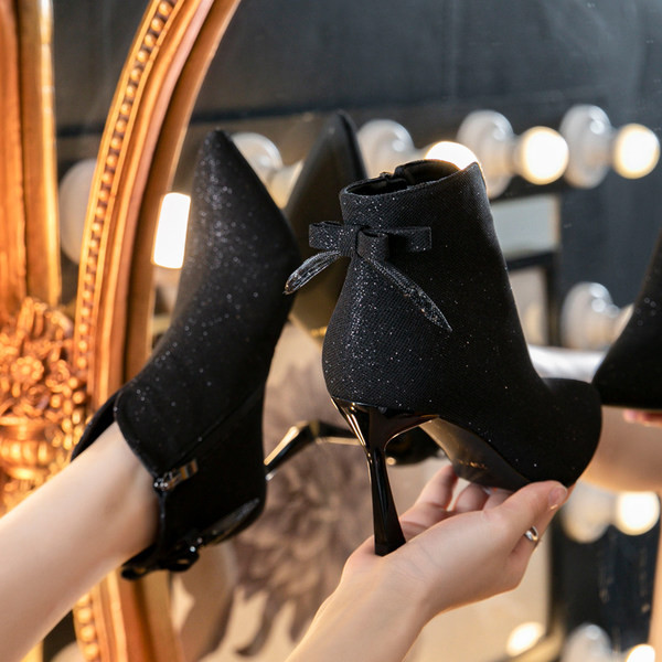 Ženske čizme na špic s patentnim zatvaračem i petom 7 cm