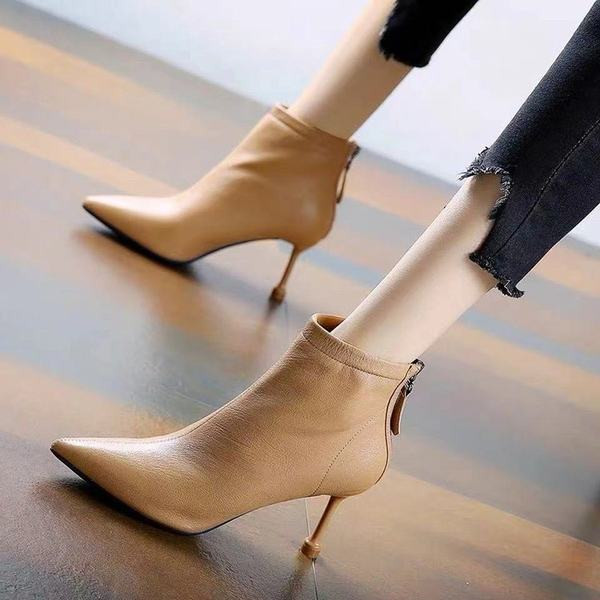 Ženske kožne čizme na tanku petu - model na špic