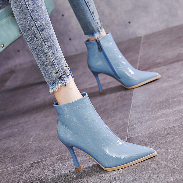 Γυναικείες μπότες λουστρίνι από ανάγλυφο οικολογικό δέρμα - μυτερό μοντέλο