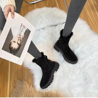 Ženske čizme s grubim potplatom, kopčanjem na patentni zatvarač i toplom postavom