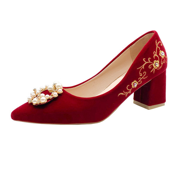 Moderne ženske cipele na špic s biserima u crvenoj boji