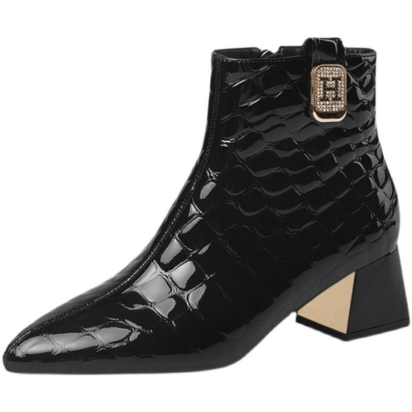 Kožne ženske čizme s patentnim zatvaračem sa strane i debelom petom