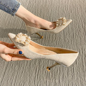 Elegantne ženske cipele od eko brušene kože s metalnim ukrasom i perlicama