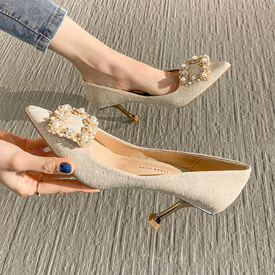 Elegantne ženske cipele od eko brušene kože s metalnim ukrasom i perlicama