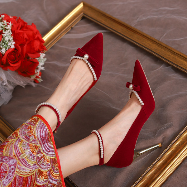 Ženske cipele od eko brušene kože s bisernim remenom