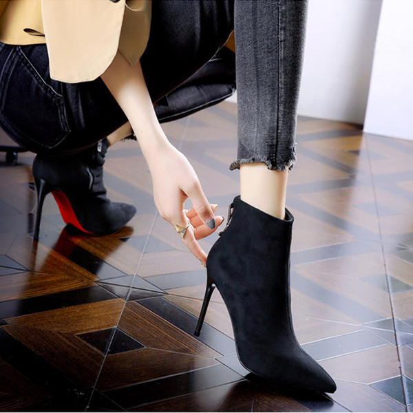 Ženske čizme od eko brušene kože u crnoj boji