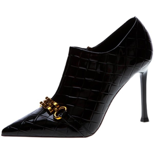 Ženske gležnjače od reljefne eko kože sa metalnim ukrasom